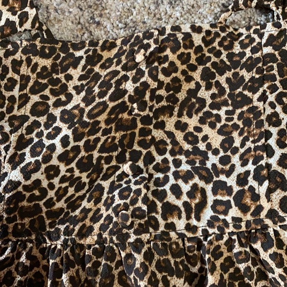New worn once leopard tank shirt, smocked back, button front, adjustable straps - Picture 2 of 6